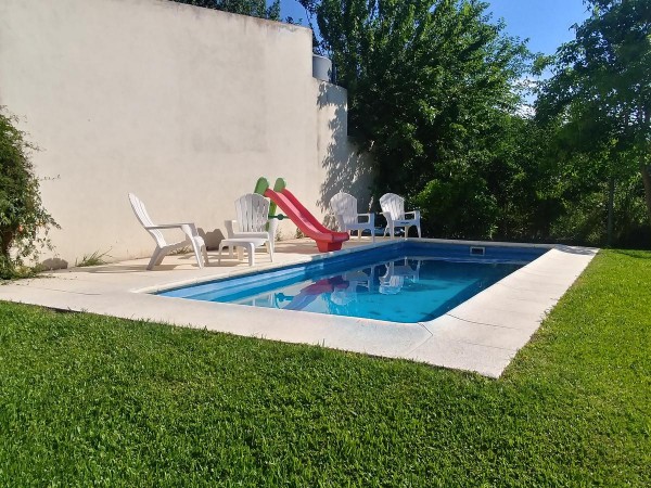 Casa en venta cuatro ambientes con piscina Escobar